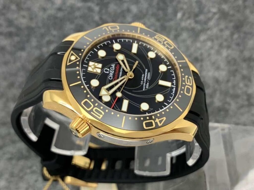 dong ho omega seamaster factory vs day cao su gold black replica cao cap 42m 1