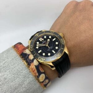 dong ho omega seamaster factory vs day cao su gold black replica cao cap 42m 3