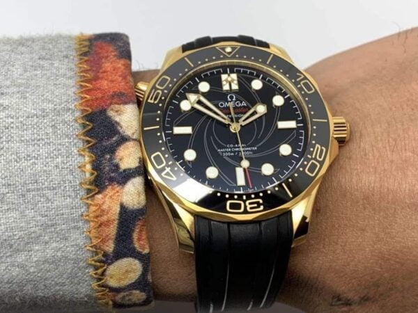 dong ho omega seamaster factory vs day cao su gold black replica cao cap 42m 4