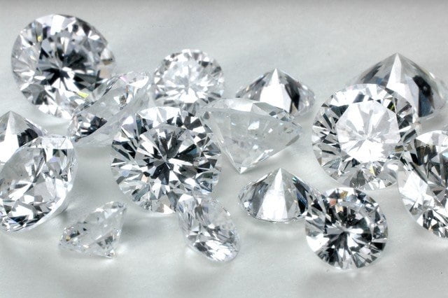 Có Nên Mua Đồng Hồ Replica 1:1 Đính Đá Moissanite Không