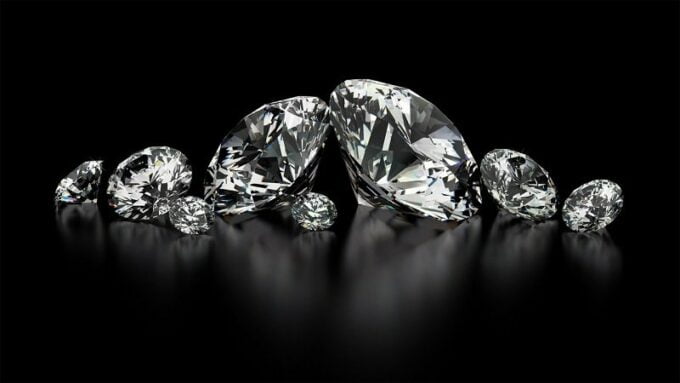 Có Nên Mua Đồng Hồ Replica 1:1 Đính Đá Moissanite Không