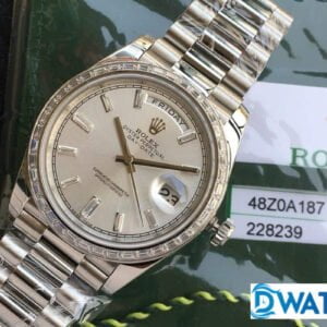 ĐỒNG HỒ NAM MÁY CƠ DÂY KIM LOẠI ĐÍNH ĐÁ ROLEX DAY-DATE MẶT MÀU TRẮNG REP 1:1 CAO CẤP 40MM