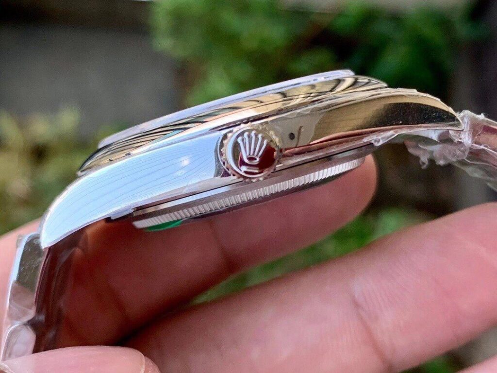 ĐỒNG HỒ ROLEX OYSTER PERPETUAL CƠ NAM DÂY KIM LOẠI MẶT MÀU ĐỎ EW FACTORY REP 1:1 CAO CẤP 41MM