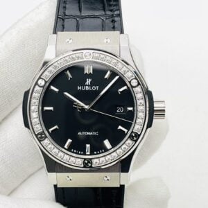 ĐỒNG HỒ NAM HUBLOT CLASSIC FUSION REP 1:1 MẶT SỐ ĐEN ĐÍNH ĐÁ MỘT HÀNG 42MM