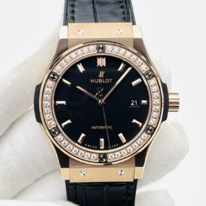 ĐỒNG HỒ NAM HUBLOT CLASSIC FUSION REP CAO CẤP MẶT SỐ ĐEN VỎ VÀNG HỒNG 42MM