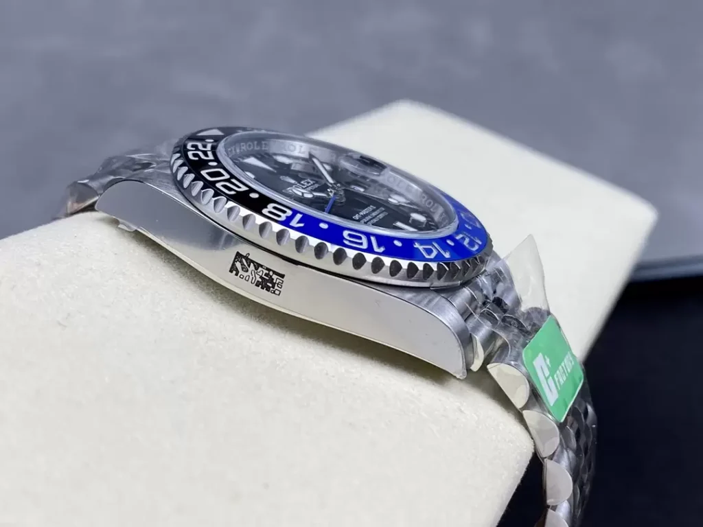 ĐỒNG HÔ NAM ROLEX GMT-MASTER II REPLICA KHÓA HỘP IN LOGO NỔI BẬT 40MM