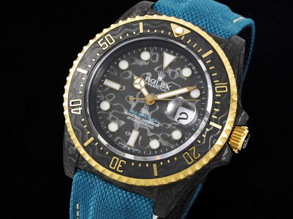 ĐỒNG HỒ NAM ROLEX SEA - DWELLER REPLICA MẶT SỐ THIẾT KẾ VÂN CARBON 43MM