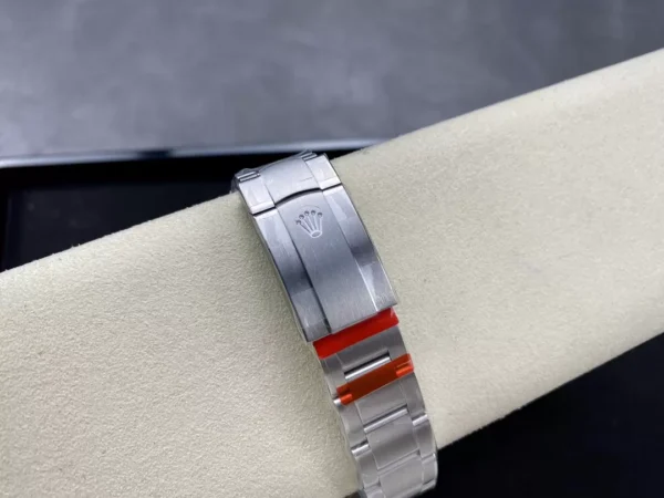 ĐỒNG HỒ NAM ROLEX OYSTER PERPETUAL 126000 REPLICA CAO CẤP NHÀ MÁY EW 36MM