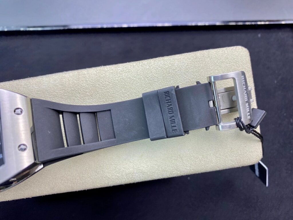 ĐỒNG HỒ NAM RICHARD MILLE RM010 FAKE CAO CẤP DÂY CAO SU MÀU ĐEN 41MM