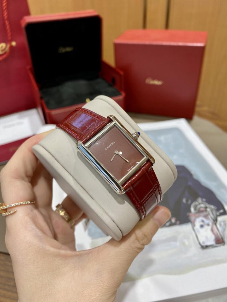 ĐỒNG HỒ NỮ CARTIER TANK MUST WSTA0056 FAKE 1:1 NHÀ MÁY DR DÂY ĐỎ 25MM