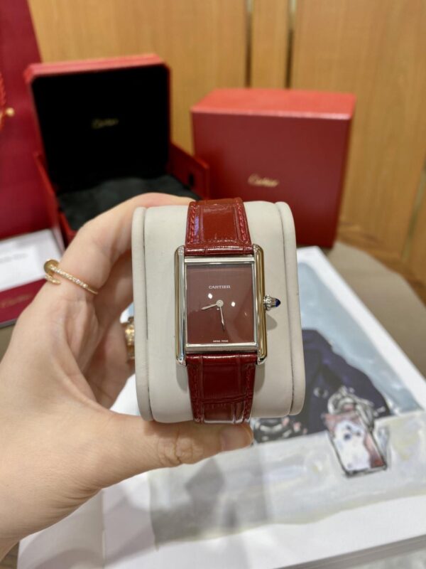 ĐỒNG HỒ NỮ CARTIER TANK MUST WSTA0056 FAKE 1:1 NHÀ MÁY DR DÂY ĐỎ 25MM