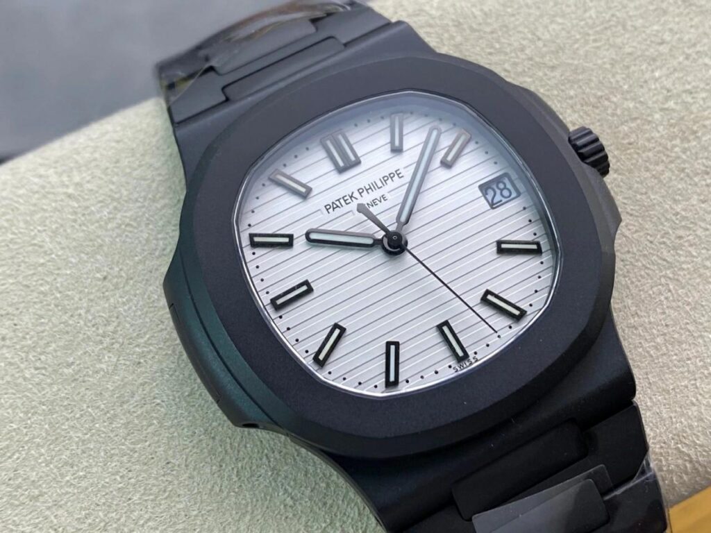 DONG HO PATEK PHILIPPE NAUTILUS 5711 REPLICA 11 MAT TRANG CARBON PPF 40MM 2