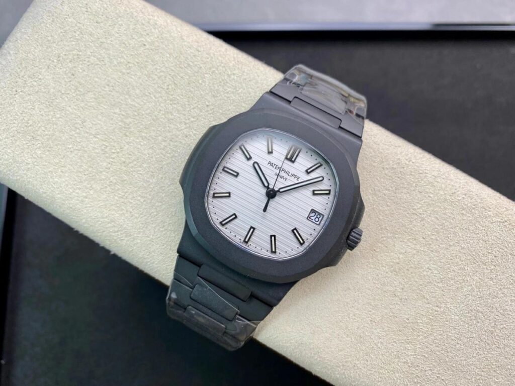 DONG HO PATEK PHILIPPE NAUTILUS 5711 REPLICA 11 MAT TRANG CARBON PPF 40MM 4