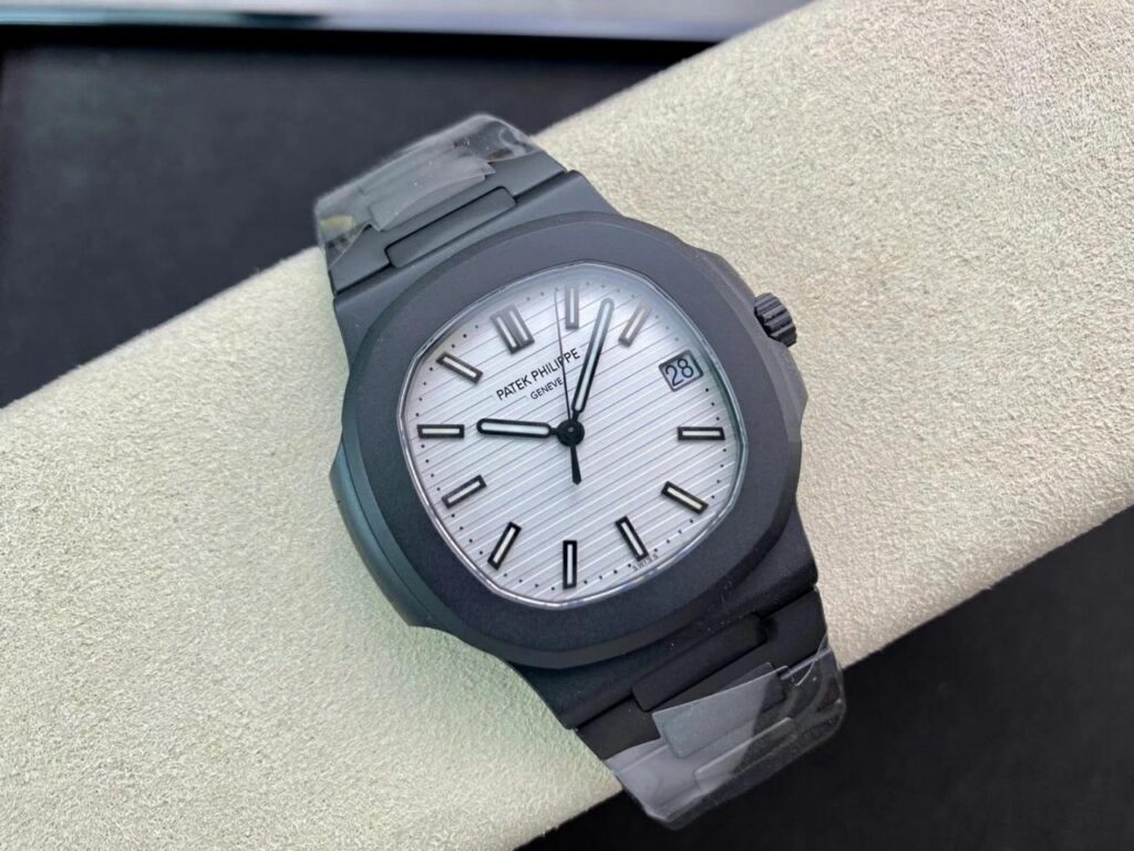 DONG HO PATEK PHILIPPE NAUTILUS 5711 REPLICA 11 MAT TRANG CARBON PPF 40MM 5