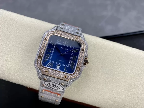 ĐỒNG HỒ CARTIER SANTOS DEMI ROSE GOLD REP 11 ĐÍNH ĐÁ MẶT XANH AMG FACTORY 40MM (2)