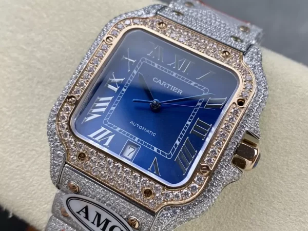 ĐỒNG HỒ CARTIER SANTOS DEMI ROSE GOLD REP 11 ĐÍNH ĐÁ MẶT XANH AMG FACTORY 40MM (2)