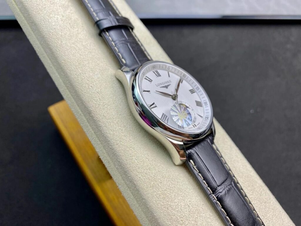 ĐỒNG HỒ LONGINES MASTER MOONPHASE L2.909.4.97.6 FAKE 11 NAM CỌC SỐ LA MÃ 40MM (2)