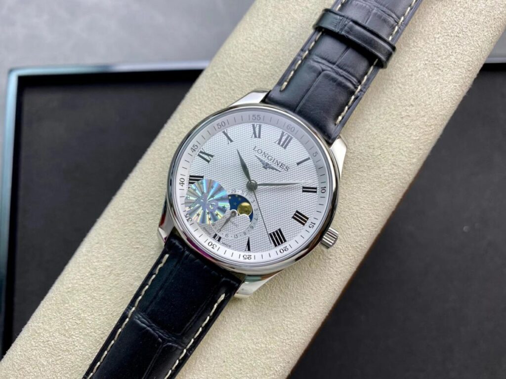 ĐỒNG HỒ LONGINES MASTER MOONPHASE L2.909.4.97.6 FAKE 11 NAM CỌC SỐ LA MÃ 40MM (2)
