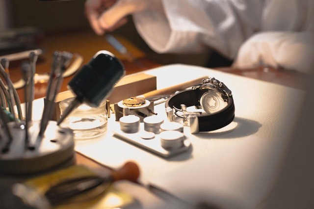 8 Reasons to Choose Our Replica Watch Repair Service