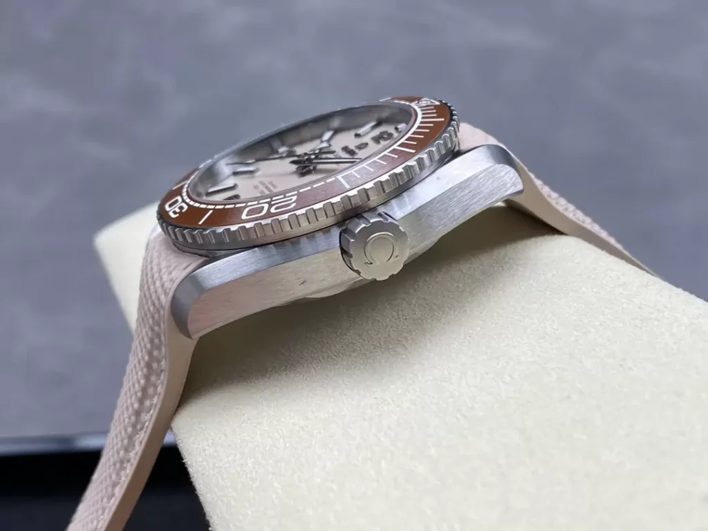ĐỒNG HỒ NAM OMEGA SEAMASTER REPLICA 11 MẶT NÂU VIỀN CERAMIC CHOCOLATE 43,5MM