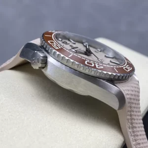 ĐỒNG HỒ NAM OMEGA SEAMASTER REPLICA 11 MẶT NÂU VIỀN CERAMIC CHOCOLATE 43,5MM