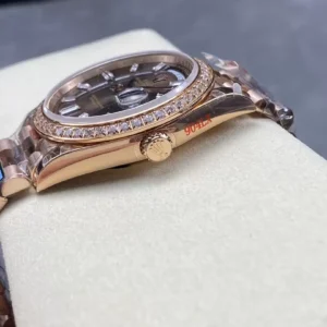 ĐỒNG HỒ ROLEX DAY-DATE 228345 REP 11 MẶT CHOCOLATE NIỀNG ĐÍNH ĐÁ Q FACTORY 40MM