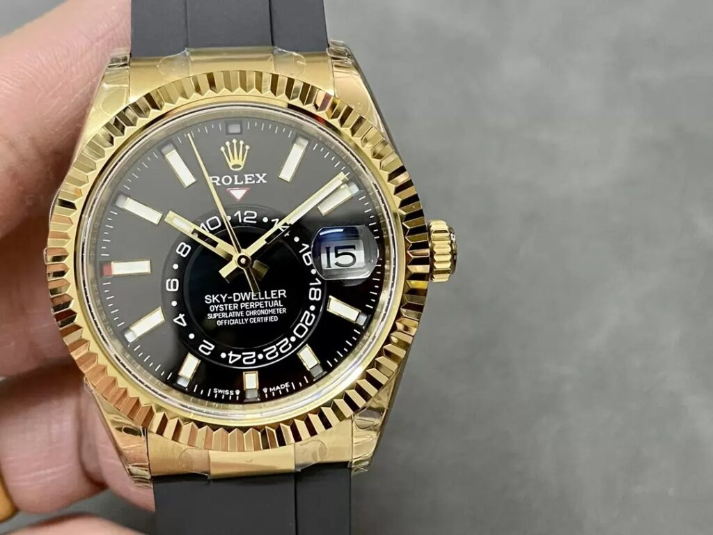 ĐỒNG HỒ ROLEX SKY DWELLER 336238 REP 11 MẶT ĐEN MẠ VÀNG DÂY CAO SU CAO CẤP 42MM