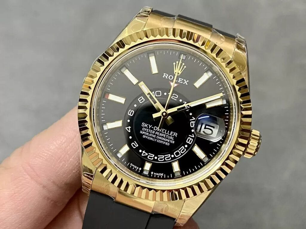 ĐỒNG HỒ ROLEX SKY DWELLER 336238 REP 11 MẶT ĐEN MẠ VÀNG DÂY CAO SU CAO CẤP 42MM