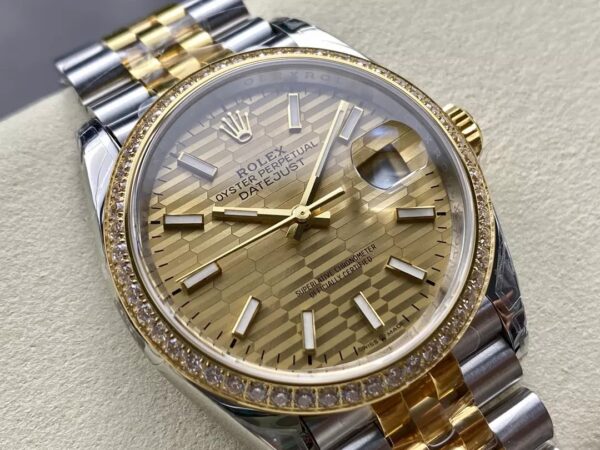 ĐỒNG HỒ ROLEX DATEJUST 126238 REPLICA MẶT GẠCH NIỀNG ĐÁ VSF 36MM