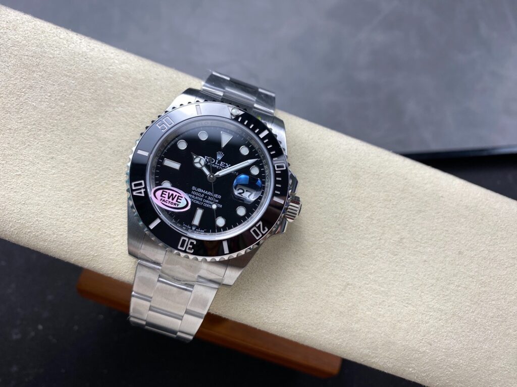 ĐỒNG HỒ ROLEX SUBMARINER REPLICA DATE MẶT ĐEN NHÀ MÁY EWE 40MM 