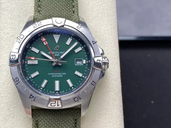 ĐỒNG HỒ BREITLING 1884 AVENGER GMT REPLICA MẶT XANH GREEN NHÀ MÁY BLS 44MM