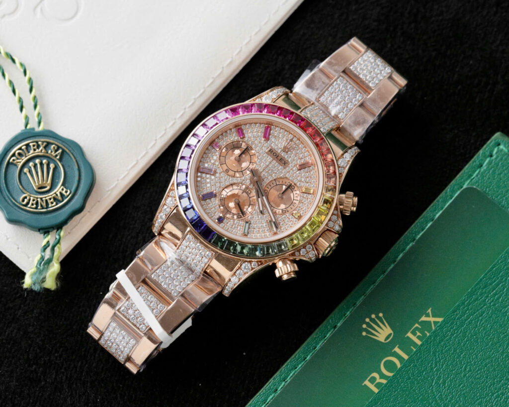 ĐỒNG HỒ ROLEX DAYTONA CHẾ TÁC RAINBOW 116595 BỌC VÀNG MOISSANITE RUBY 40MM 