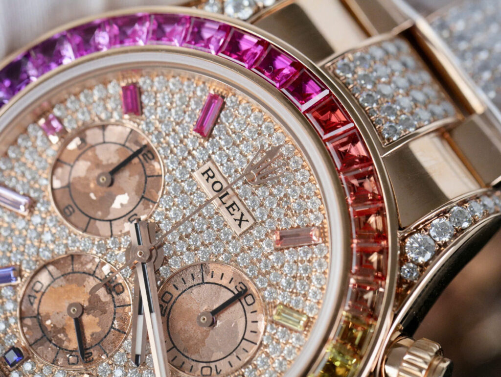 ĐỒNG HỒ ROLEX DAYTONA CHẾ TÁC RAINBOW 116595 BỌC VÀNG MOISSANITE RUBY 40MM 