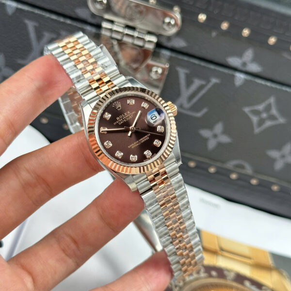 ĐỒNG HỒ ROLEX DATEJUST NỮ MẶT CHOCOLATE CỌC SỐ ĐÍNH ĐÁ NHÀ MÁY THB 31MM (1)