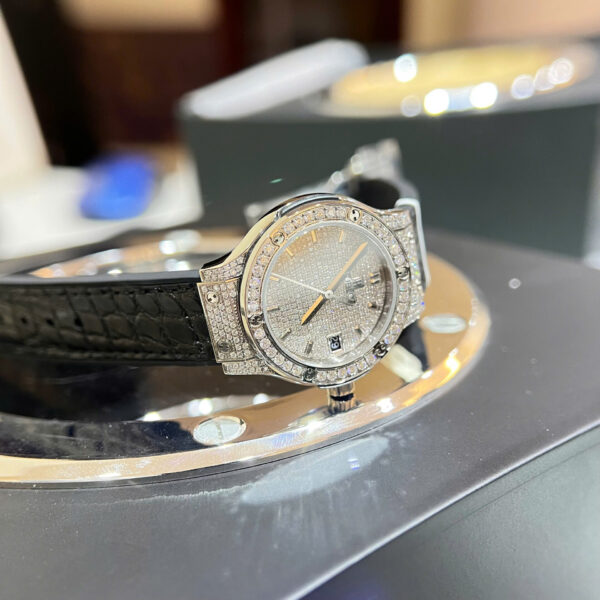 Đồng Hồ Hublot Classic Fusion Diamonds Pavé Đính Full Kim Cương Moissanite Máy Pin 33mm (5)