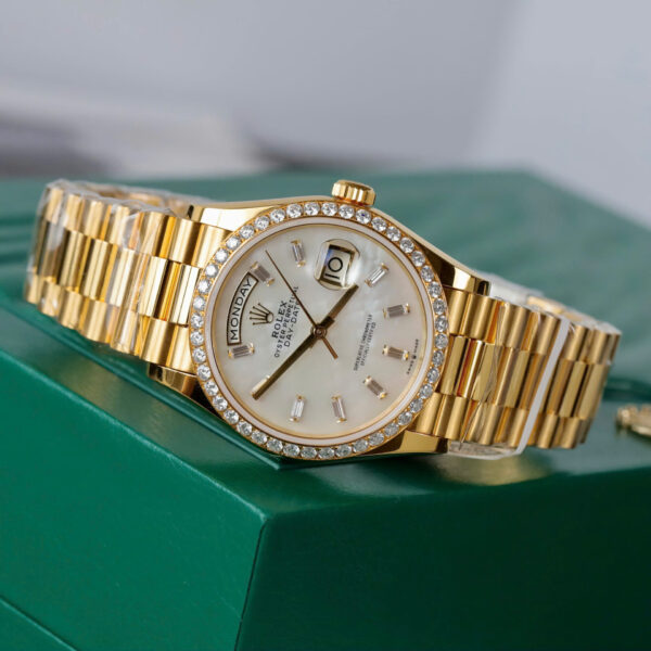 ĐỒNG HỒ ROLEX DAY-DATE MẶT SỐ XÀ CỪ CHẾ TÁC KIM CƯƠNG MOISSANITE BAGUETTE 36MM (1)