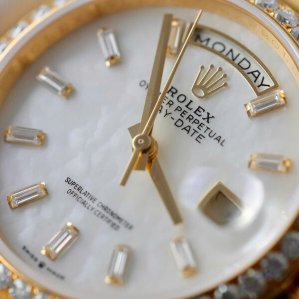 ĐỒNG HỒ ROLEX DAY-DATE MẶT SỐ XÀ CỪ CHẾ TÁC KIM CƯƠNG MOISSANITE BAGUETTE 36MM (1)