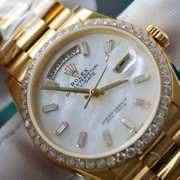ĐỒNG HỒ ROLEX DAY-DATE MẶT SỐ XÀ CỪ CHẾ TÁC KIM CƯƠNG MOISSANITE BAGUETTE 36MM (1)