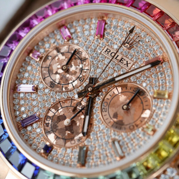 ĐỒNG HỒ ROLEX DAYTONA RAINBOW 116595 CHẾ TÁC BỌC VÀNG ĐÍNH MOISSANITE RUBY 40MM (4)