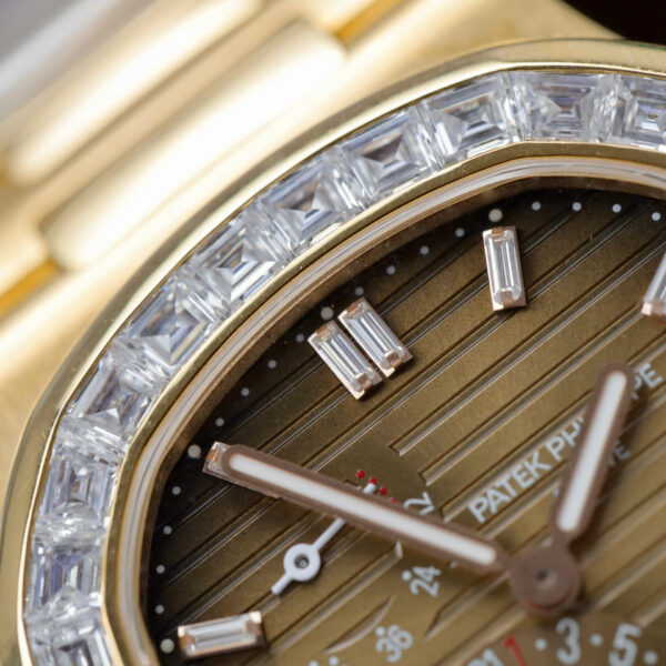 ĐỒNG HỒ PATEK PHILIPPE NAUTILUS 5724 CHẾ TÁC MOISSANITE BỌC VÀNG 18K PPF 40MM