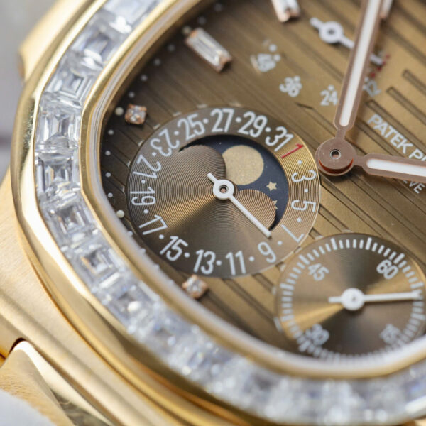 ĐỒNG HỒ PATEK PHILIPPE NAUTILUS 5724 CHẾ TÁC MOISSANITE BỌC VÀNG 18K PPF 40MM
