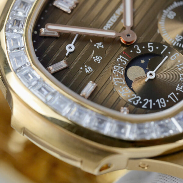 ĐỒNG HỒ PATEK PHILIPPE NAUTILUS 5724 CHẾ TÁC MOISSANITE BỌC VÀNG 18K PPF 40MM