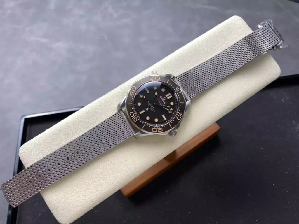DONG HO OMEGA SEAMASTER JAMES BOND 007 NO TIME TO DIE CHE TAC CAO CAP TITANIUM VS FACTORY 42MM 1