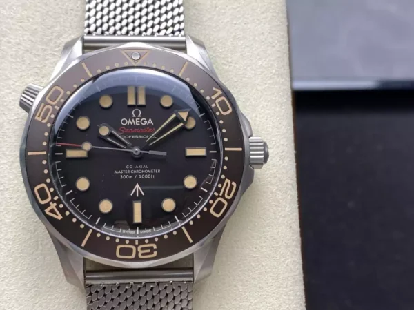 DONG HO OMEGA SEAMASTER JAMES BOND 007 NO TIME TO DIE CHE TAC CAO CAP TITANIUM VS FACTORY 42MM 12