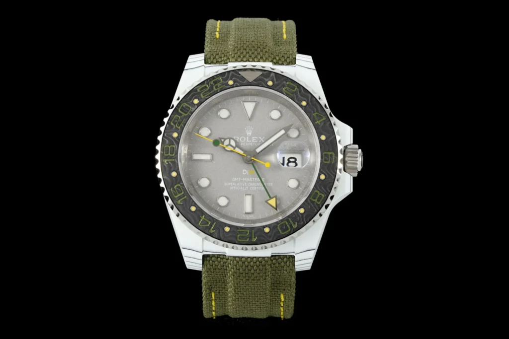 DONG HO ROLEX DIW GMT MASTER II REP 11 VO CARBON FIBER MAT SO XAM DAY VAI DIW FACTORY 40MM 1
