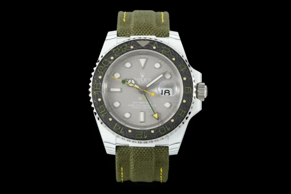 DONG HO ROLEX DIW GMT MASTER II REP 11 VO CARBON FIBER MAT SO XAM DAY VAI DIW FACTORY 40MM 1
