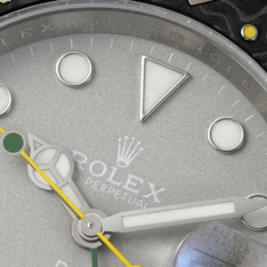 DONG HO ROLEX DIW GMT MASTER II REP 11 VO CARBON FIBER MAT SO XAM DAY VAI DIW FACTORY 40MM 7