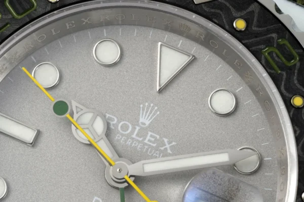 DONG HO ROLEX DIW GMT MASTER II REP 11 VO CARBON FIBER MAT SO XAM DAY VAI DIW FACTORY 40MM 7