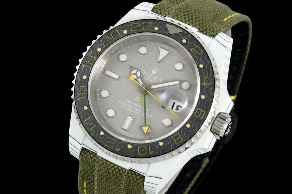 DONG HO ROLEX DIW GMT MASTER II REP 11 VO CARBON FIBER MAT SO XAM DAY VAI DIW FACTORY 40MM 8