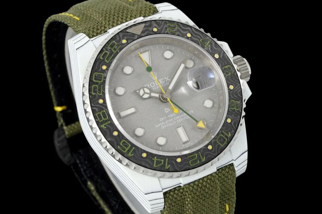 DONG HO ROLEX DIW GMT MASTER II REP 11 VO CARBON FIBER MAT SO XAM DAY VAI DIW FACTORY 40MM 9